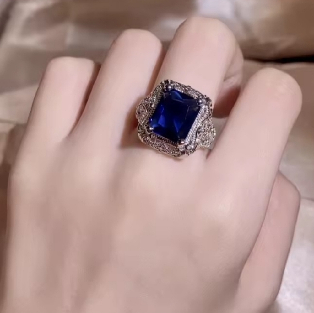 Elegant 925 Silver and Blue Sapphire Gemstone Ring Sz 8